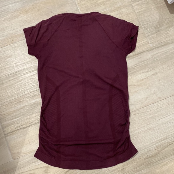 Athleta - Momentum Seamless Tee - Size S - Color Burgundy - Picture 2 of 7